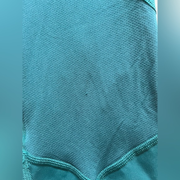 Lululemon cropped leggings with pockets - Picture 3 of 4